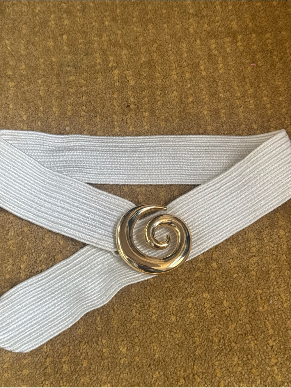 Charmant vintage ivory Elastic cinch Belt with Gold Swirl Buckle